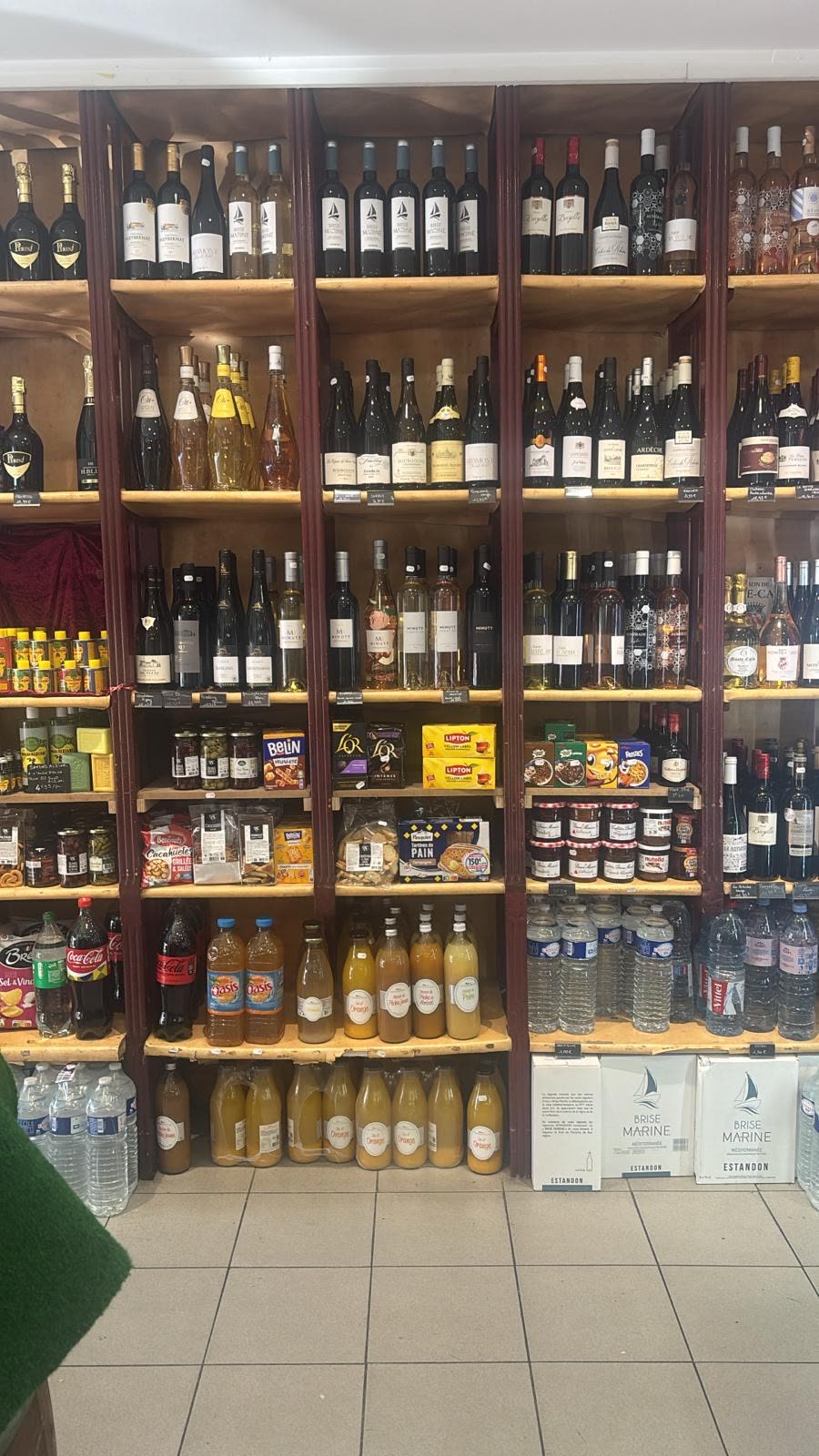 Rayon vins et boissons de la cave Villefranche Primeurs