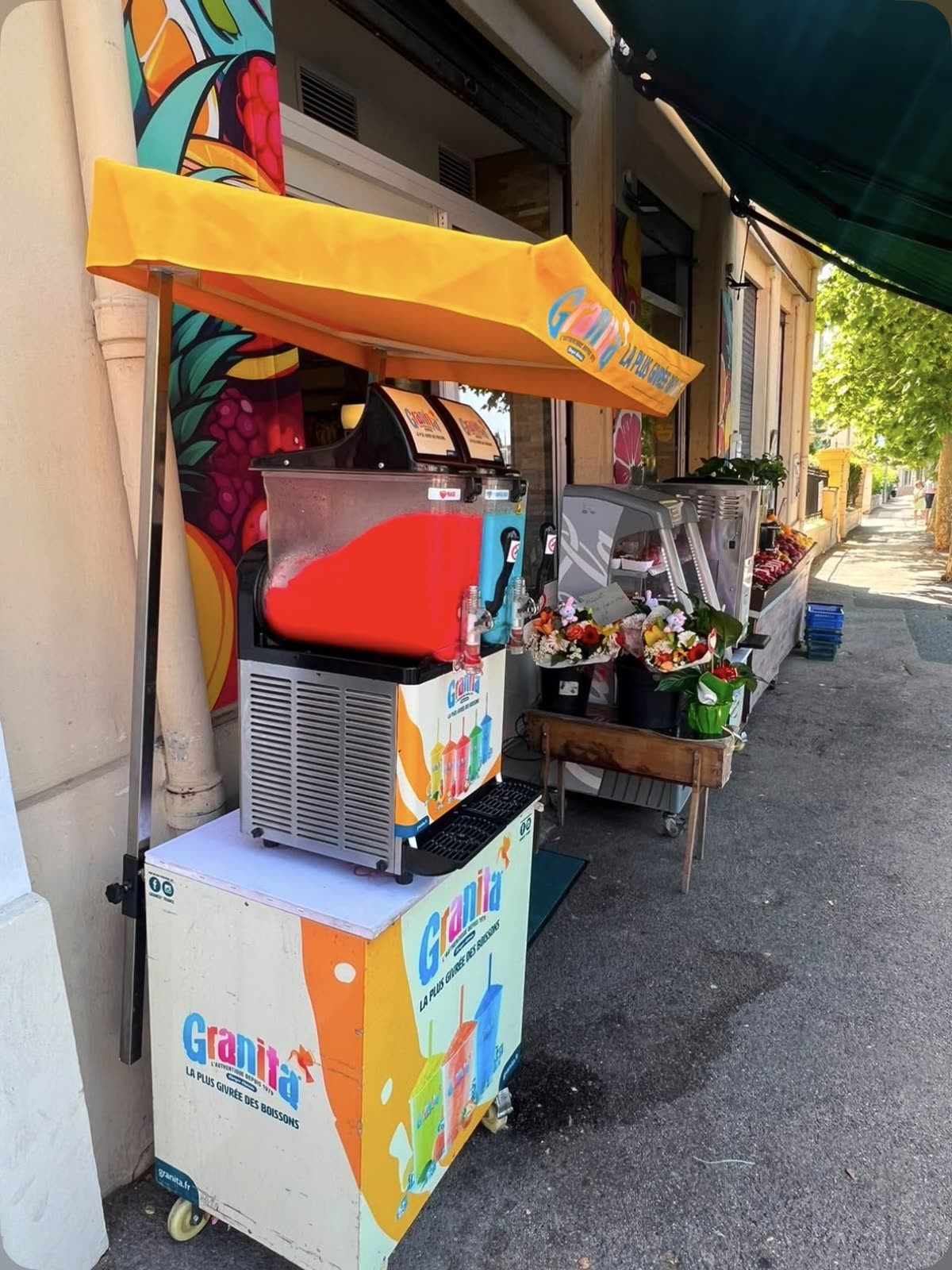 Machine à granité devant Villefranche Primeurs